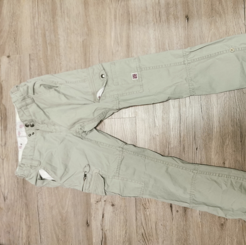 Like new, Rusty Straight 180 cargos, size 8(26)